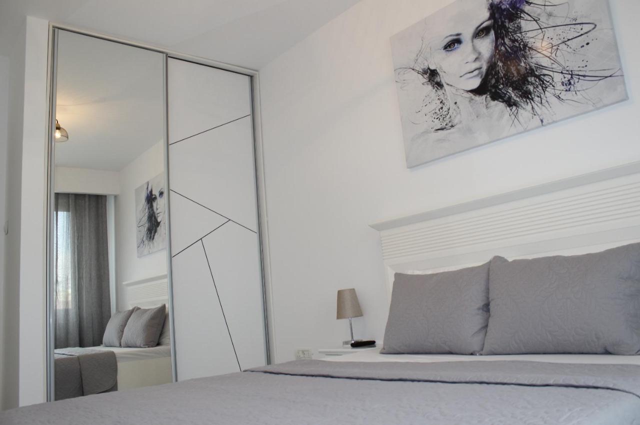 Luxury City Center Apartment - Romana Bucarest Esterno foto