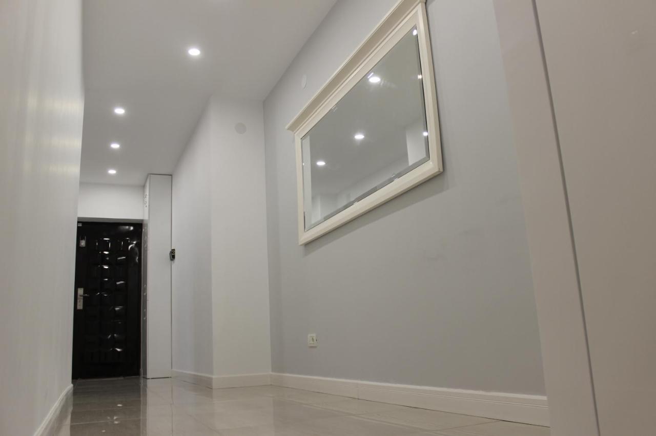 Luxury City Center Apartment - Romana Bucarest Esterno foto