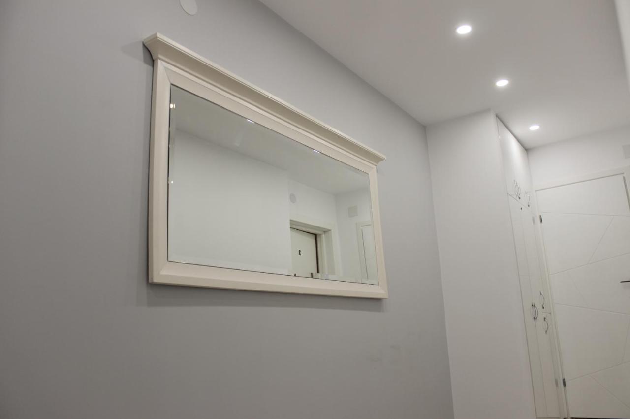 Luxury City Center Apartment - Romana Bucarest Esterno foto