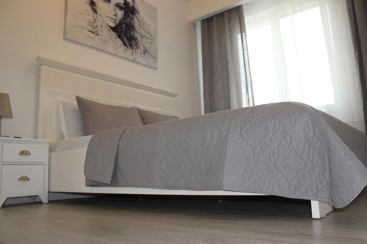 Luxury City Center Apartment - Romana Bucarest Esterno foto