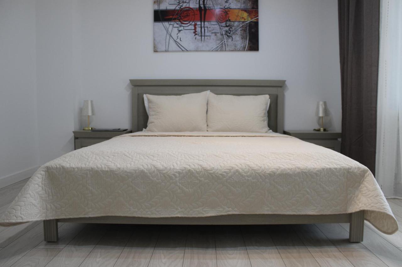 Luxury City Center Apartment - Romana Bucarest Esterno foto