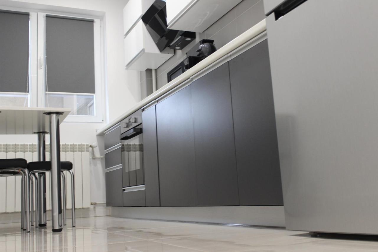 Luxury City Center Apartment - Romana Bucarest Esterno foto