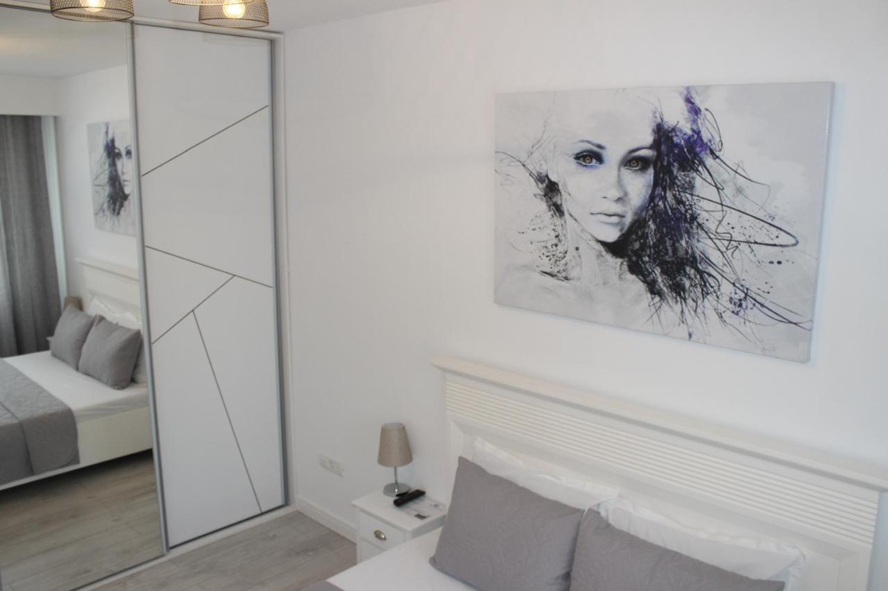 Luxury City Center Apartment - Romana Bucarest Esterno foto