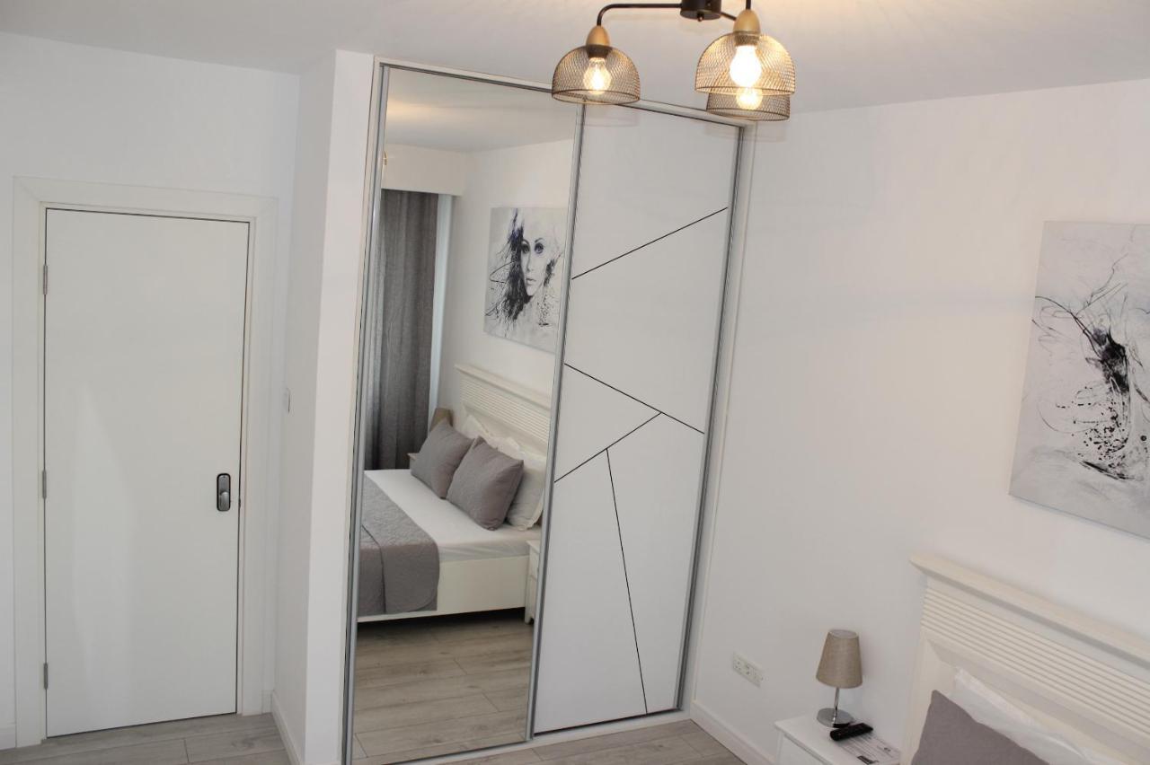 Luxury City Center Apartment - Romana Bucarest Esterno foto